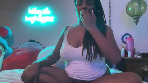 Snapshot of gigimcfee chatting on 09.14.25 G Money online show from 09.14.25