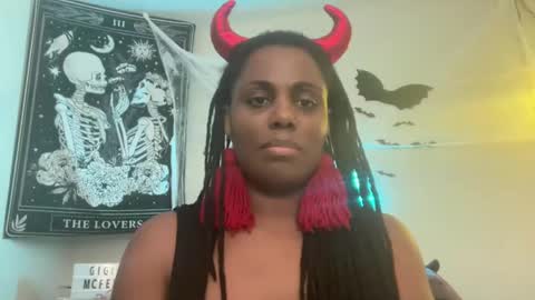 Snapshot of gigimcfee chatting on 10.29.25 G Money online show from 10.29.25