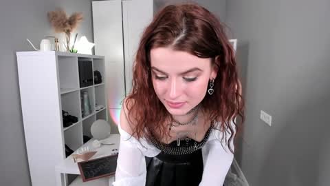 Snapshot of gin_yoon chatting on 01.30.25 Gin online show from 01.30.25