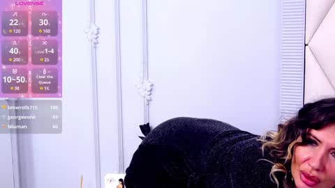 Snapshot of ginabear chatting on 02.05.25 Gina online show from 02.05.25