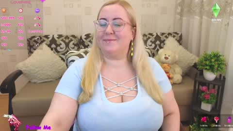 Snapshot of ginesia chatting on 01.29.25 ginesia online show from 01.29.25
