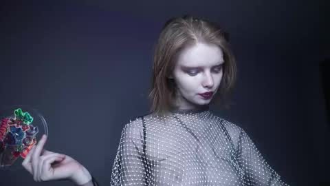        im expecting 350 thumbs up on my altar   online show from 02.26.25