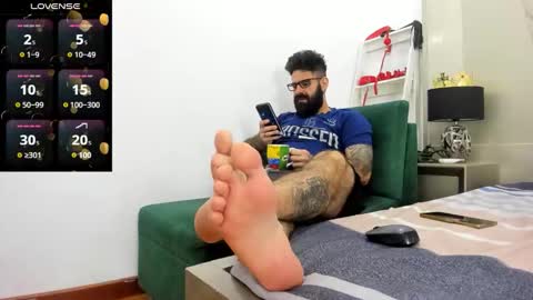 Snapshot of gio_lorenz chatting on 10.15.25 gio_lorenz online show from 10.15.25