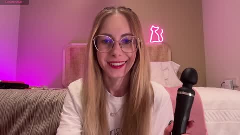 Snapshot of girl_i_am chatting on 12.29.24 Nikki online show from 12.29.24