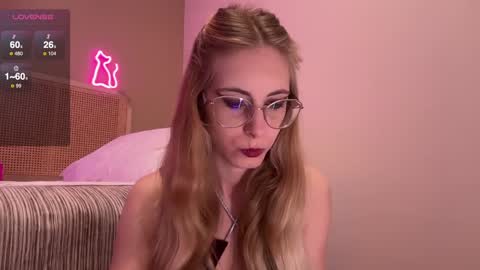 Snapshot of girl_i_am chatting on 01.11.25 Nikki online show from 01.11.25