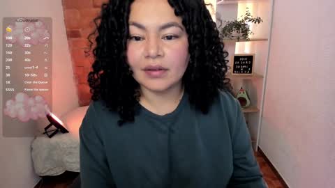 girl_inline online show from 02.15.25