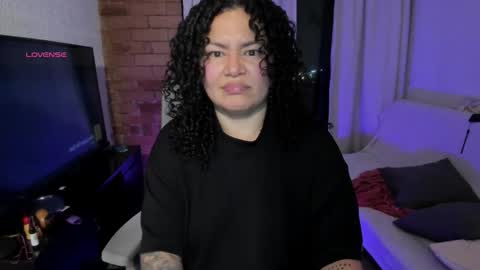 girl_inline online show from 11.22.25