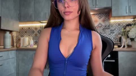 Snapshot of girl_next_door19 chatting on 09.15.25 Sabi ------ online show from 09.15.25