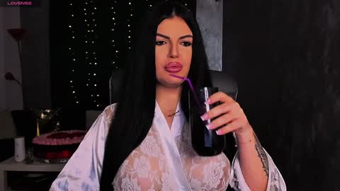 Giulia online show from 02.03.25