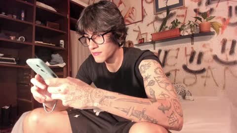 Snapshot of gladiattoor chatting on 12.20.24 edward online show from 12.20.24