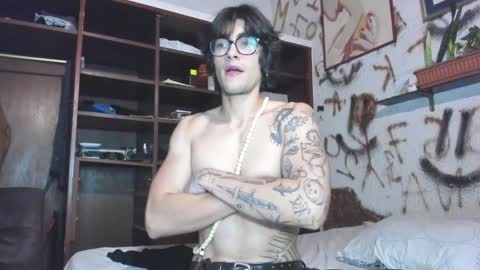 Snapshot of gladiattoor chatting on 01.25.25 edward online show from 01.25.25