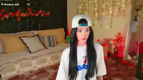 Snapshot of glimpse_of_love chatting on 11.16.25 Sophie online show from 11.16.25