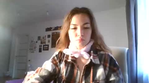 Snapshot of glitter_doll chatting on 02.02.25 glitter_doll online show from 02.02.25