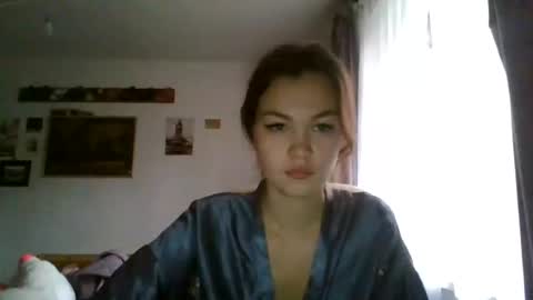 Snapshot of glitter_doll chatting on 02.04.25 glitter_doll online show from 02.04.25
