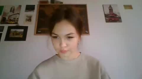 Snapshot of glitter_doll chatting on 02.07.25 glitter_doll online show from 02.07.25