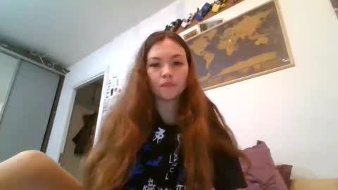 Snapshot of glitter_doll chatting on 02.13.25 glitter_doll online show from 02.13.25