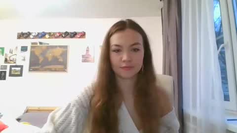 Snapshot of glitter_doll chatting on 03.01.25 glitter_doll online show from 03.01.25