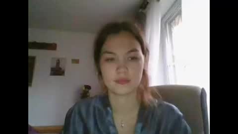 Snapshot of glitter_doll chatting on 03.04.25 glitter_doll online show from 03.04.25