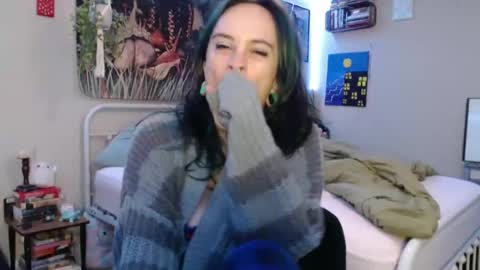 Snapshot of glitterspace chatting on 09.20.25 anna online show from 09.20.25