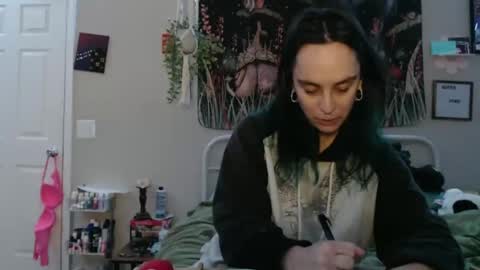 Snapshot of glitterspace chatting on 10.05.25 anna online show from 10.05.25