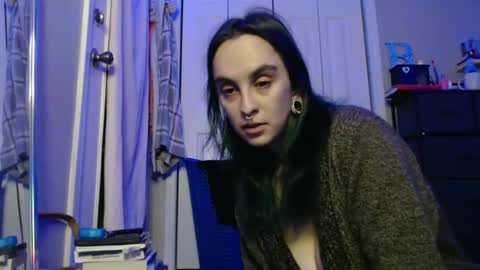 Snapshot of glitterspace chatting on 10.11.25 anna online show from 10.11.25