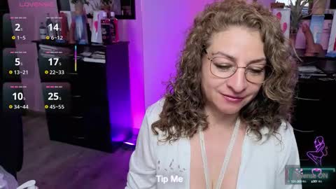 Snapshot of gloriacrespo chatting on 10.01.25 gloriacrespo online show from 10.01.25