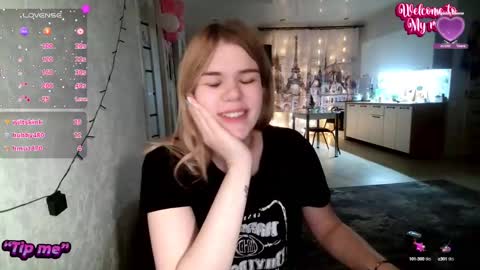 Snapshot of glossy_girl_1 chatting on 12.27.24 Roxy online show from 12.27.24