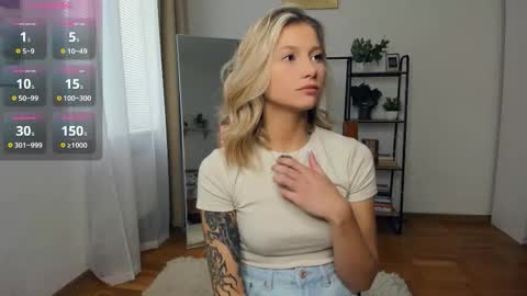 Snapshot of glossybabe_ chatting on 09.18.25 Cherry online show from 09.18.25