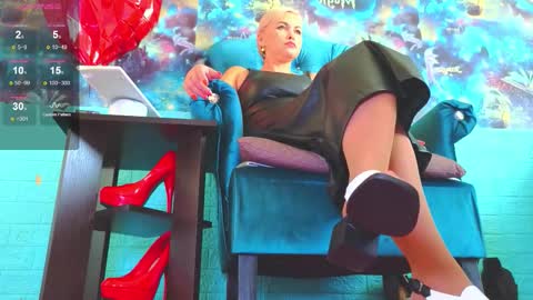 Mrs. Isabella online show from 09.18.25