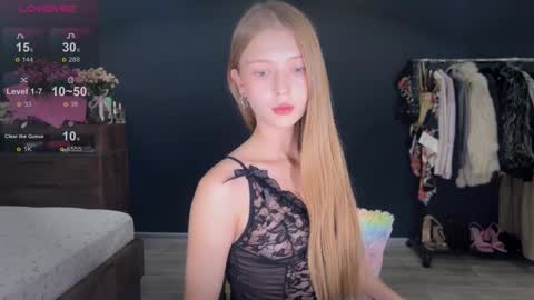 Snapshot of gogo1332 chatting on 10.12.25 Lissandra online show from 10.12.25