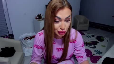 Snapshot of golddivine00 chatting on 02.16.25 Nicole.. online show from 02.16.25