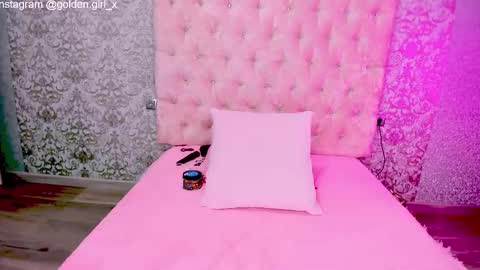 Snapshot of golden_girl__ chatting on 09.15.25 golden girl online show from 09.15.25