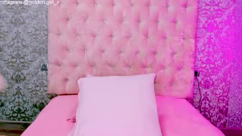 Snapshot of golden_girl__ chatting on 10.22.25 golden girl online show from 10.22.25