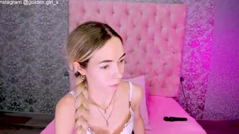 Snapshot of golden_girl__ chatting on 11.24.25 golden girl online show from 11.24.25