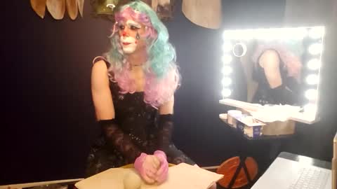 Snapshot of goldenfoil chatting on 11.05.25 Lilly online show from 11.05.25