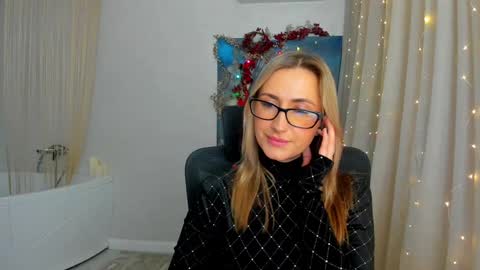 Snapshot of goldenlighte chatting on 12.28.24 Olivia online show from 12.28.24