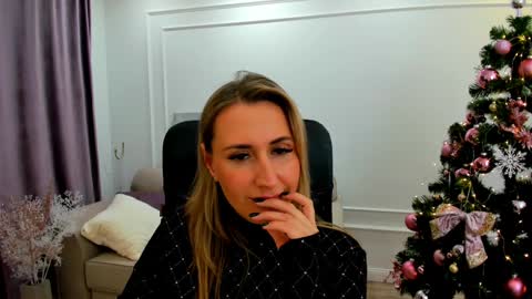 Snapshot of goldenlighte chatting on 01.09.25 Olivia online show from 01.09.25