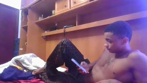 Snapshot of gommez19 chatting on 11.02.25 GOMMEZ online show from 11.02.25