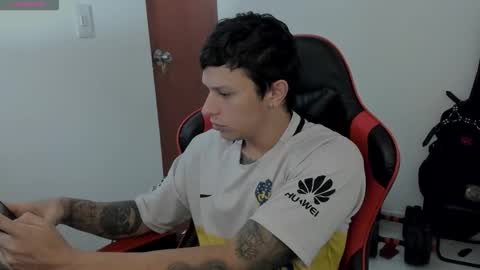 Snapshot of goodboy69i chatting on 09.25.25 goodboy69i online show from 09.25.25