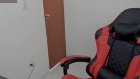 Snapshot of goodboy69i chatting on 09.28.25 goodboy69i online show from 09.28.25