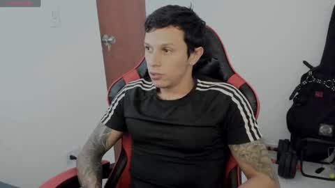 Snapshot of goodboy69i chatting on 10.02.25 goodboy69i online show from 10.02.25