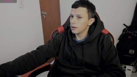 Snapshot of goodboy69i chatting on 10.29.25 goodboy69i online show from 10.29.25