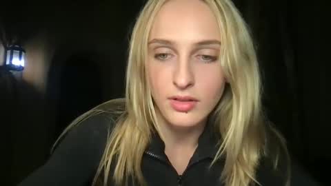 Snapshot of goodgirlliv chatting on 09.14.25 goodgirlliv online show from 09.14.25