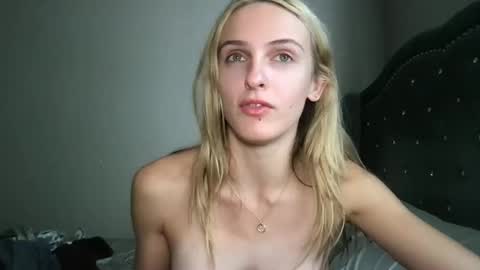 Snapshot of goodgirlliv chatting on 09.15.25 goodgirlliv online show from 09.15.25