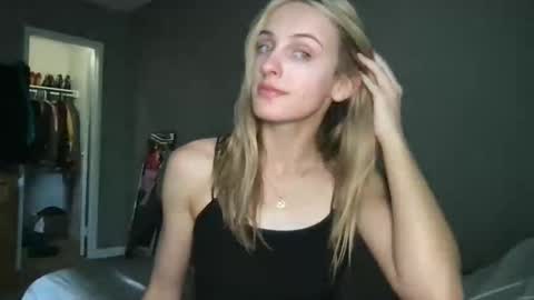 Snapshot of goodgirlliv chatting on 09.22.25 goodgirlliv online show from 09.22.25