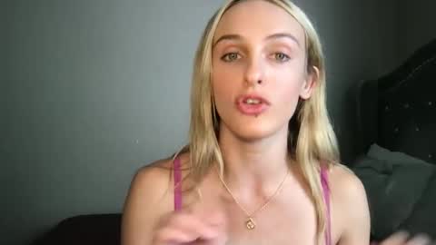 Snapshot of goodgirlliv chatting on 09.29.25 goodgirlliv online show from 09.29.25