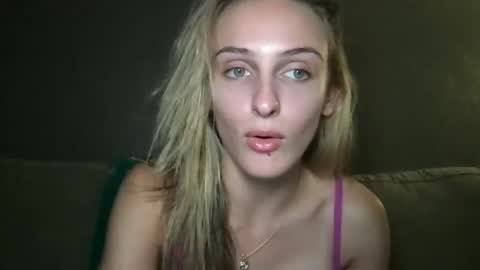 Snapshot of goodgirlliv chatting on 10.04.25 goodgirlliv online show from 10.04.25