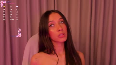 Snapshot of gorgeous_brunette chatting on 01.28.25 Rose online show from 01.28.25