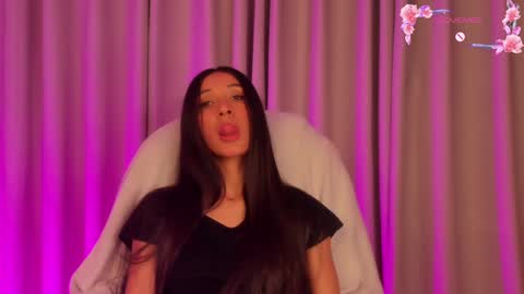 Snapshot of gorgeous_brunette chatting on 01.31.25 Rose online show from 01.31.25