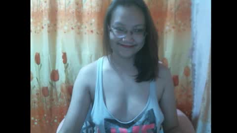 Snapshot of gorgeousmama chatting on 09.12.25 gorgeousmama online show from 09.12.25